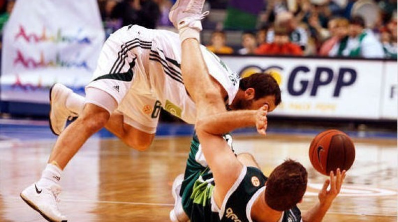 Cīņa ''Unicaja'' - ''Panathinaikos'' spēles laikā
Foto:AFP