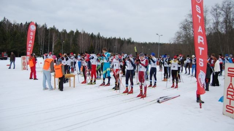 Slēpotāji pirms starta
Foto: Sacensību organizatori