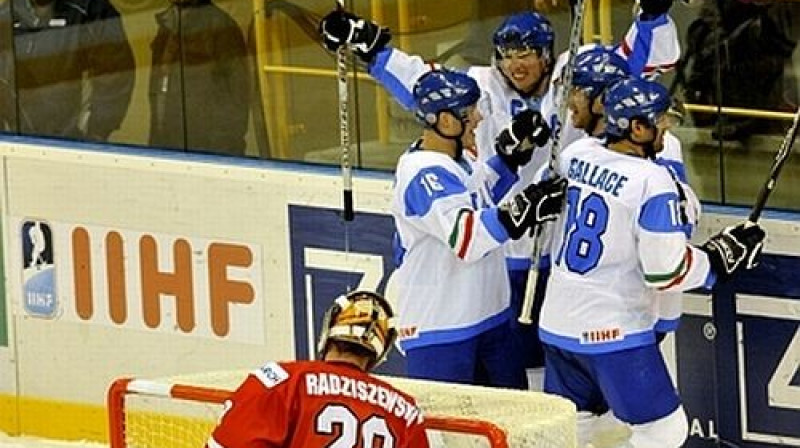 Itālijas hokejisti gavilē
Foto: iihf.com