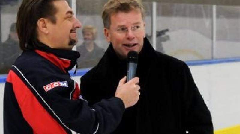 Larss Bergstroms sniedz pēcspēles komentāru
Foto: www.luleahockey.se