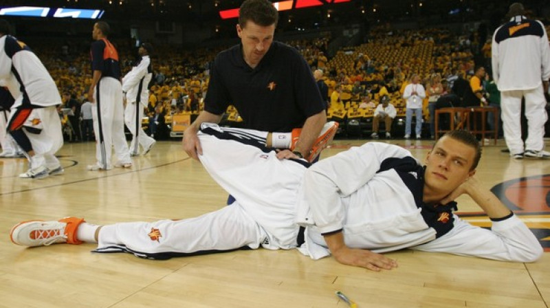Pēc neveiksmēm iepriekšējās sezonās Andris Biedriņš savā devītajā gadā NBA lūkos atgūties 
Foto: AP