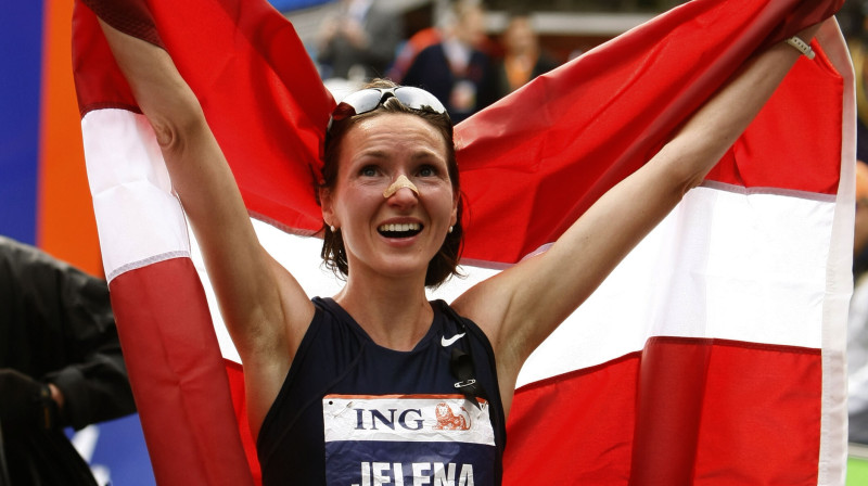 Jeļena Prokopčuka pēc starta 2007. gadā Ņujorkā
Foto: AFP