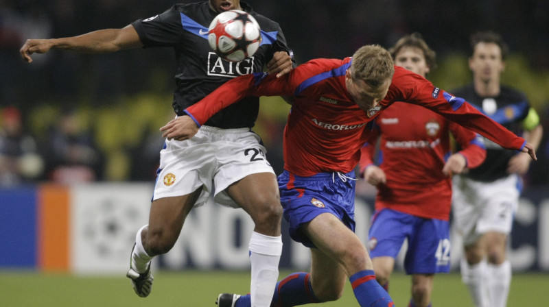 Antonio Valensija cīņā ar Alekseju Berezucki
Foto: AP/Scanpix