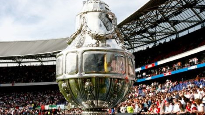 Nīderlandes kausa izcīņas galvenā trofeja
Foto: hoofdklasse.org