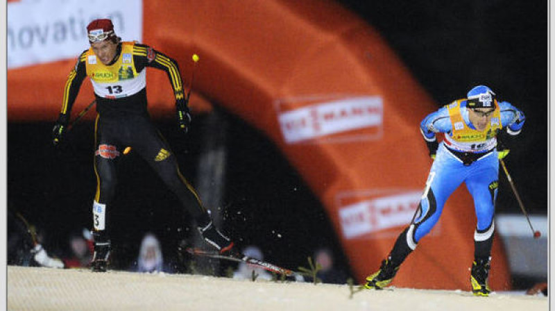 Edelmana (pa kreisi) lielisko spurtu Kūsamo  "apturēja" varenais Manninens (pa labi), bet Lillehammerā, nestartējot somam, Edelmans beidzot finiša līniju šķērsoja pirmais. Foto AFP