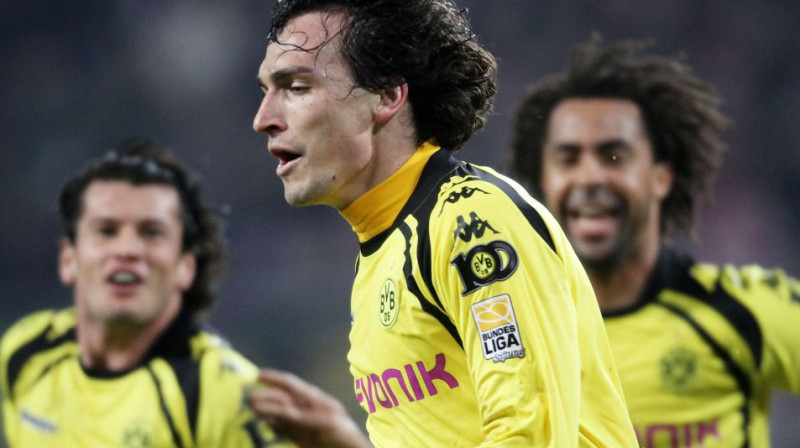Dortmundes "Borussia" aizsargs Mats Hummels
šodien guva divus vārtus Ķelnē
Foto: AFP/Scanpix