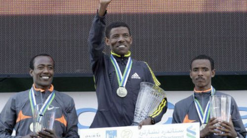Dubajas maratona godalgoto vietu ieguvēji
Foto: AFP