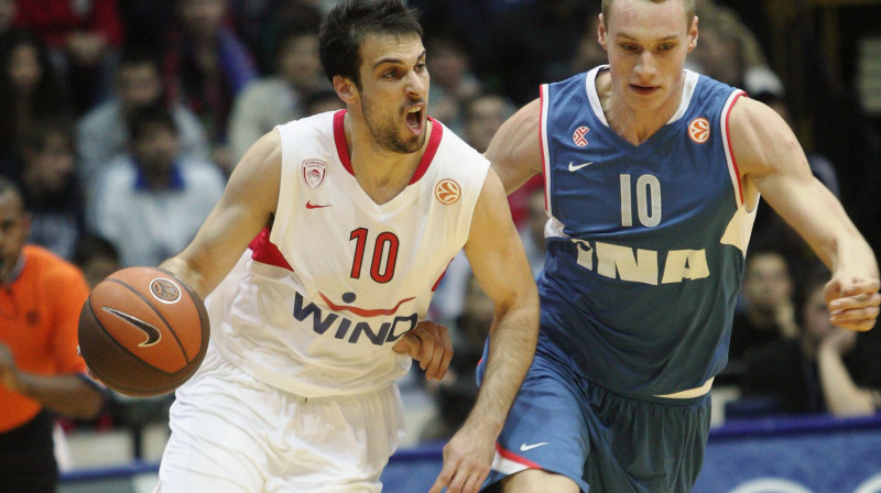 Ar bumbu "Olympiacos" aizsargs Jotams Halperins.
Foto: AFP/Scanpix