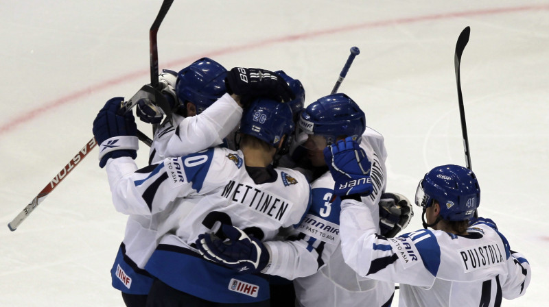Somijas izlases hokejisti pēc Jarko Immonena gūtajiem vārtiem
Foto: AP/Scanpix