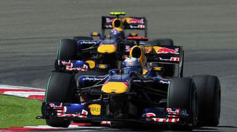 "Red Bull" piloti Sebastjans Fetels un Marks Vēbers Stambulas trasē
Foto: AFP/Scanpix