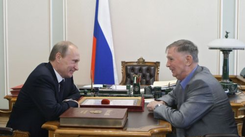 Krievijas premjerministrs Vladimirs Putins un CSKA goda prezidents Viktors Tihonovs
Foto: Ria Novosti/Scanpix