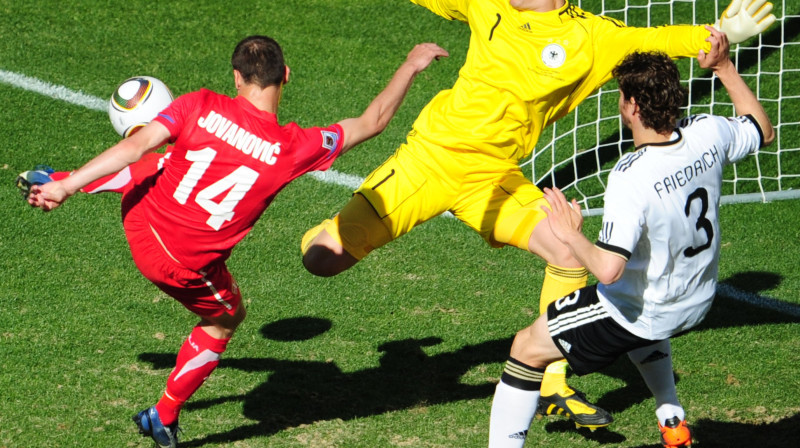 Milans Jovanovičs (14)  gūst vienīgos vārtus
Foto: AFP/Scanpix