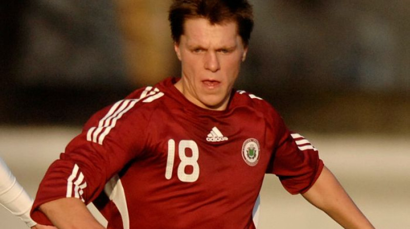 "Ventspils" futbolistam Ritvaram Ruginam būs
jāuzņemas viena no līdera lomām
Foto: Romans Kokšarovs, Sporta Avīze, f64