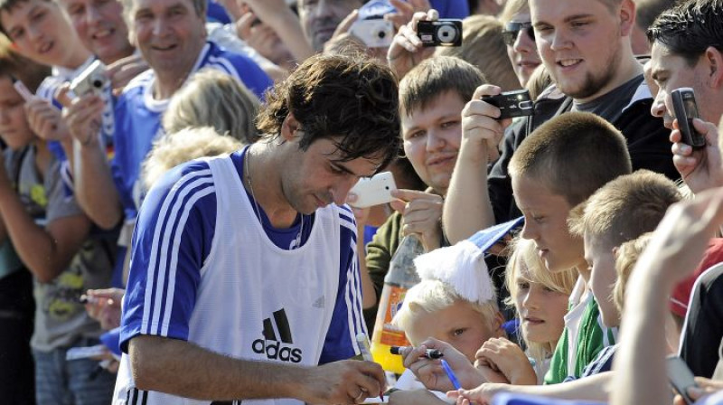 Rauls aplaimo "Schalke 04" fanus
Foto: AP/Scanpix