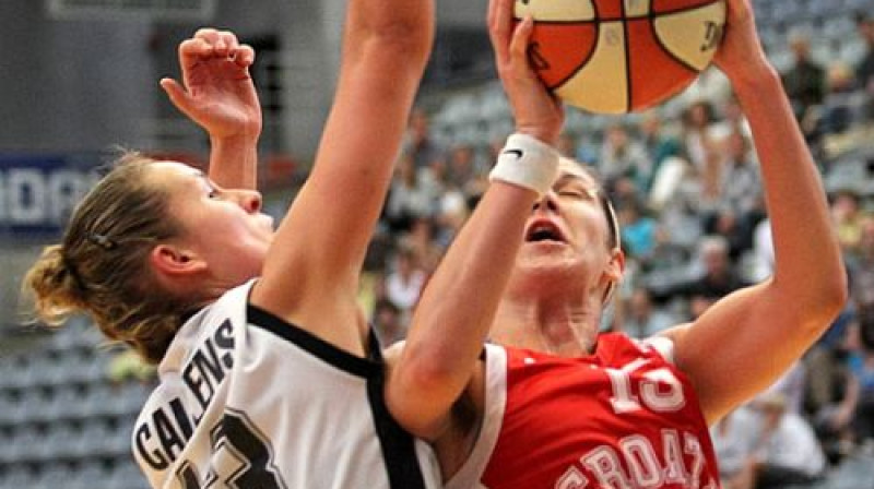 Ar bumbu Jeļena Iveziča
Foto: FIBA Europe