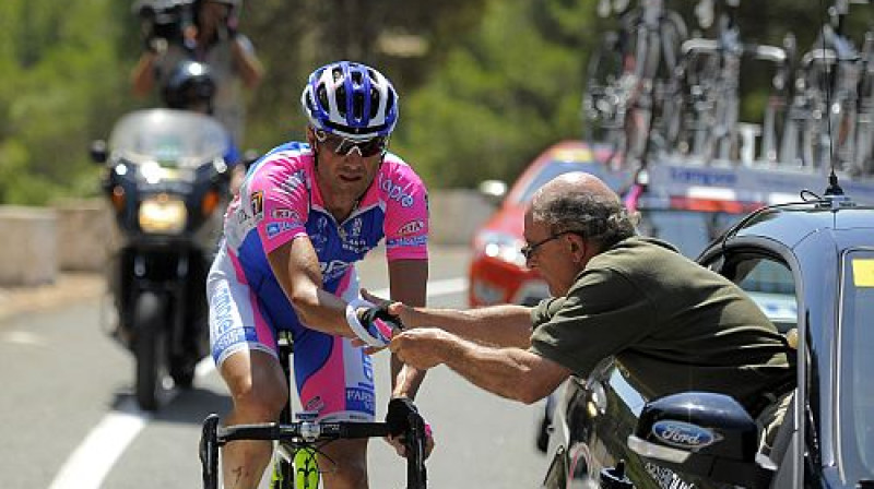 Alesandro Petaki saņem komandas mediķa palīdzību
Foto: AFP/Scanpix