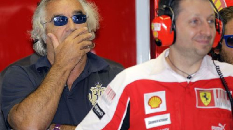 Flavio Briatore jau "Ferrari" komandas boksos
Foto: AP/Scanpix