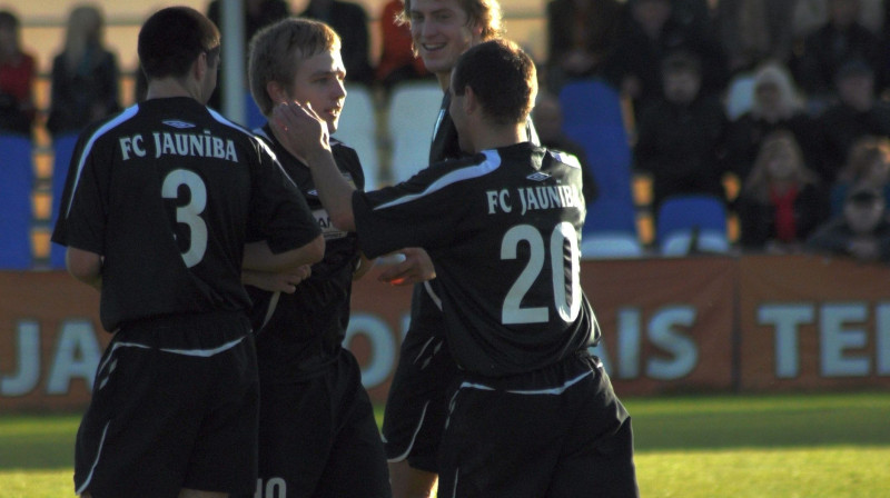 "Jaunības" futbolisti 
Foto: Ivars Račko, Sportacentrs.com