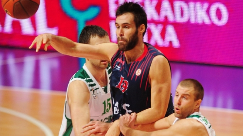 "Žalgiris" spēlētājiem viesos izdevās pieveikt "Caja Laboral" basketbolistus.
Foto: AFP