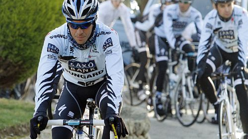 Alberto Kontadors savas jaunās komandas treniņā
Foto: Reuters/Scanpix