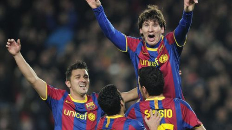 "Barcelona" futbolisti atzīmē vārtu guvumu
Foto: AFP/Scanpix