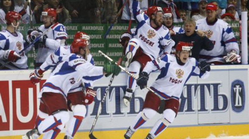 Krievijas hokejisti līksmo
Foto: AFP/Scanpix