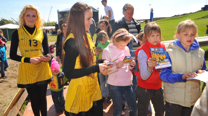 BK "Ventspils" meitenes aicina ventspilniekus un pilsētas viesus uz basketbola finālcīņām!
Foto: L&J fotostudija