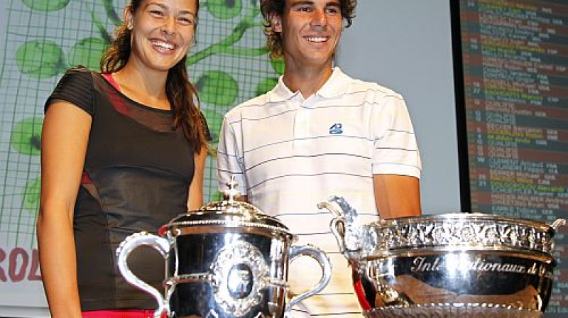 "French Open" čempioni: 2008. gada uzvarētāja Ana Ivanoviča un pieckārtējais čempions Rafaels Nadals turnīra izlozē
Foto: Reuters/Scanpix