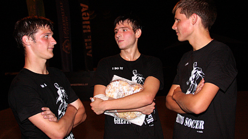 "Ghetto Football" čempionu godā Artūrs Aleksejevs, Eduards Martins, Ruslans Prošins
Foto: Renārs Buivids