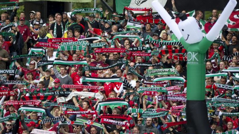 "Hannover 96" kontrolpakete jau pēc sešiem gadiem varētu pāriet kluba prezidenta Martina Kinda rīcībā (Foto: AFP/Scanpix)