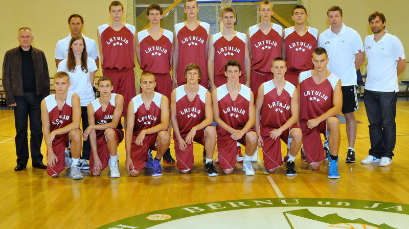 Latvijas U18 izlases kandidāti pirmajā treniņā.
Foto: Romualds Vambuts, sportacentrs.com