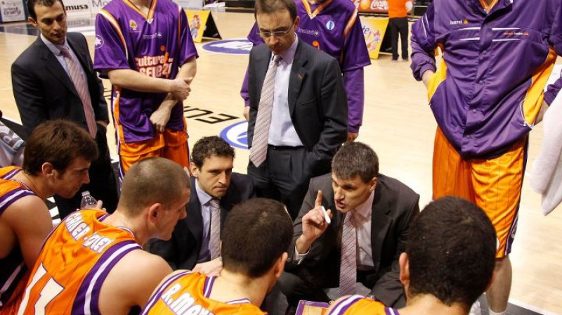 Velimirs Perasovičs dod norādījumus saviem padotajiem
Foto: Valencia Basket
