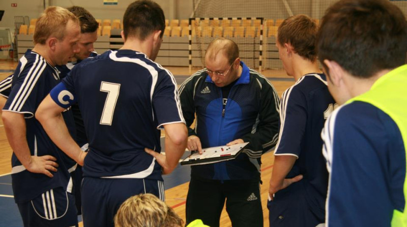 RABA komanda ar galveno treneri Artūru Šketovu
Foto: Viktors Sopirins, lff.lv