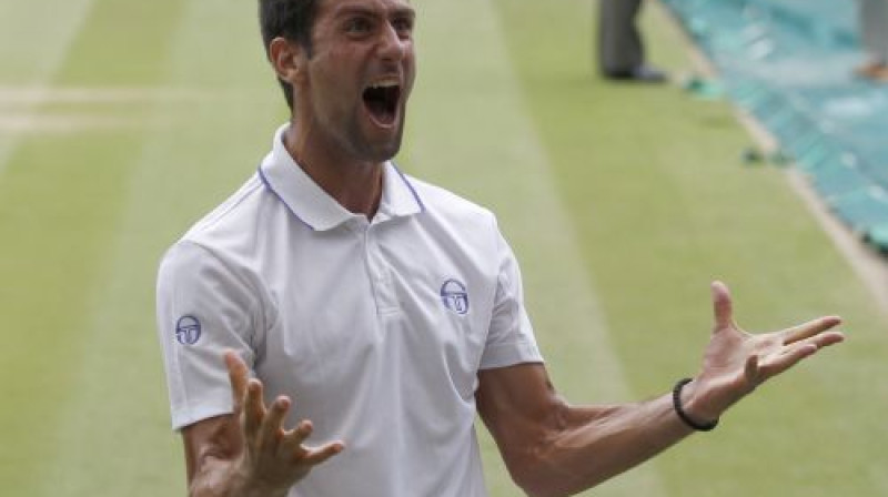 Novaks Džokovičs pagājušajā vasarā izcīnīja savu pirmo Vimbldonas titulu. Vai šogad būs otrais?
Foto: Reuters/Scanpix