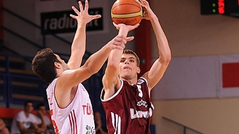 Ojārs Siliņš: 24 punkti Latvijas U20 izlases spēlē ar Turciju, darbojoties neierastajā centra spēlētāja postenī 
Foto: FIBA Europe