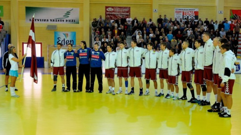 Latvijas rokasbumbas izlase otro reizi spēlē Eiropas čempionāta kvalifikācijas pamatturnīrā un tas ir jāizmanto, lai celtos viss sporta veids. 
Foto: Romualds Vambuts, sportacentrs.com