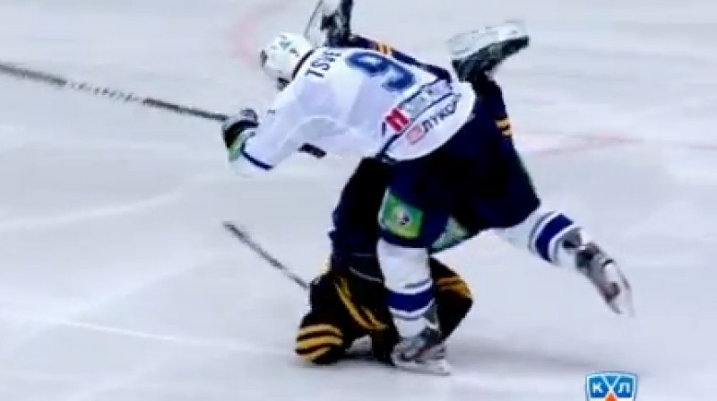 Spēka paņēmiens Nr. 1
Foto: no KHL video