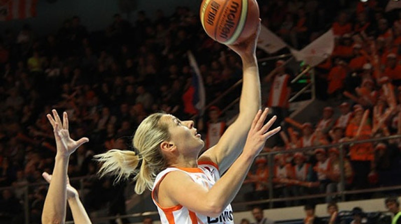 Anete Jēkabsone-Žogota 3. novembrī aizvadīja pirmo spēli pēc 283 dienu pārtraukuma 
Foto: www.basket.ugmk.com