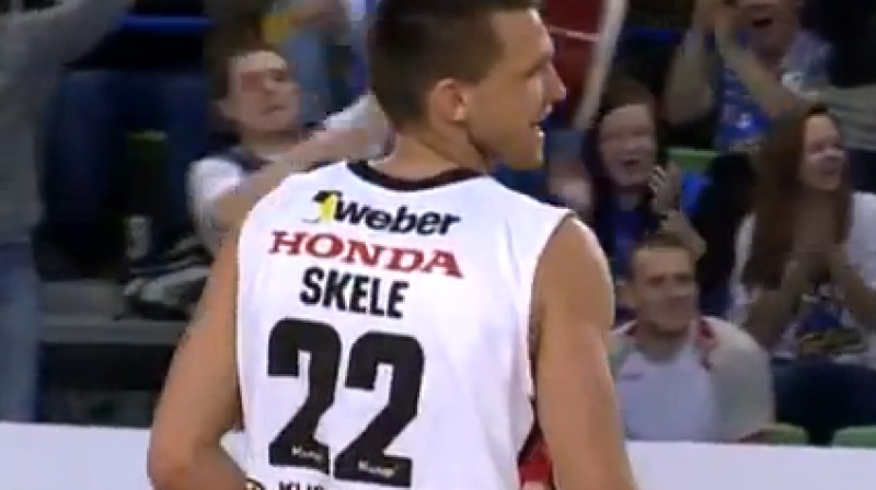 Armands Šķēle pēc trakā metiena
Foto: no "FIBAEuropeTV" video