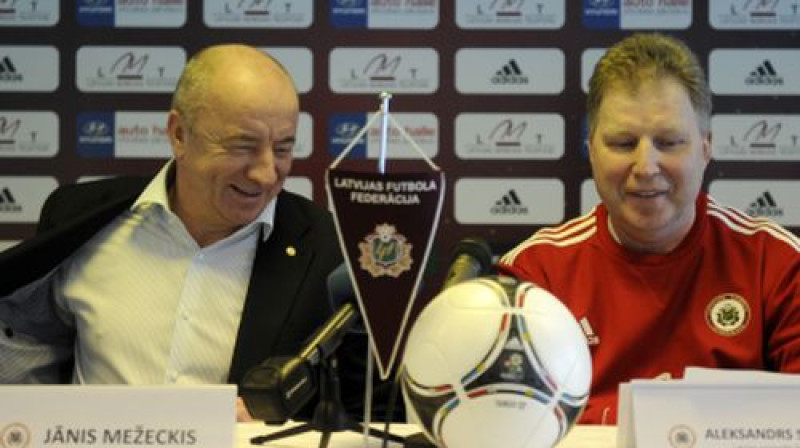 Jānis Mežeckis un Aleksandrs Starkovs šodien notikušajā preses konferencē
Foto: Romāns Kokšarovs, Sporta Avīze, f64