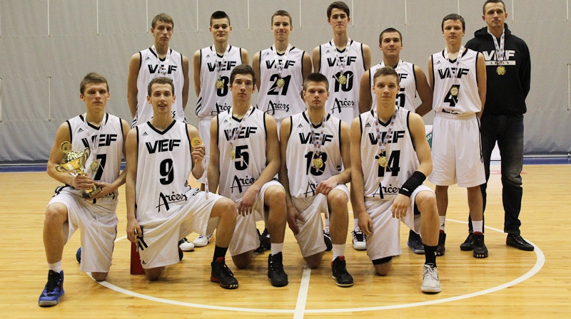 VEF juniori 2013. gada 17. februārī Liepājas Olimpiskajā centrā izcīnīja pirmo vietu EYBL U20 čempionāta trešajā posmā
Foto: Mārtiņš Sīlis