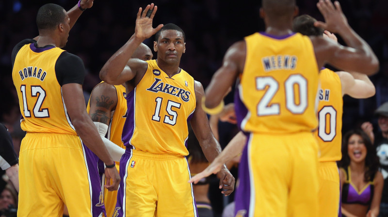 Losandželosas "Lakers" vienības spēlētāji
Foto: AFP