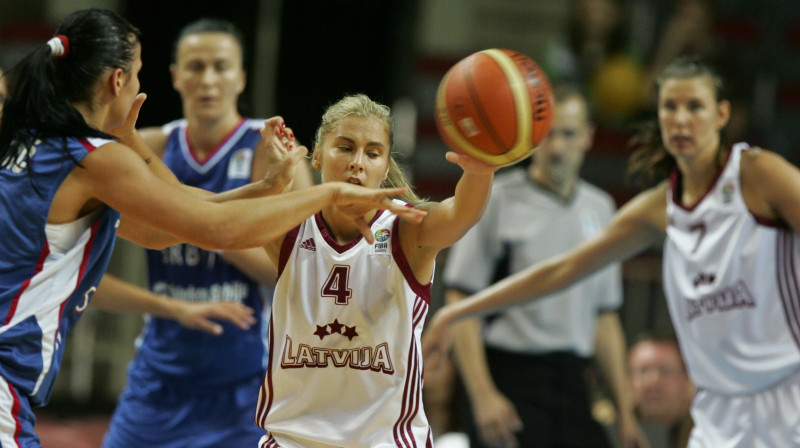 2010.gada 29.augusts: Elīna Babkina Latvijas valstsvienības spēlē ar Serbijas izlasi.
Foto: basket.v