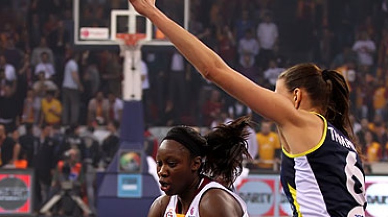 Tīna Čārlza un Zane Tamane
Foto: fibaeurope.com