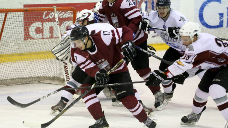 Foto: Nikolajs Jeļisejevs (nr. 17) Latvijas U20 izlases labā guva pirmos vārtus.
Foto: Mārtiņš Aiše