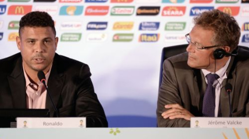 Ronaldo un Žeroms Valks preses konferencē "Maracana" stadionā
Foto:AFP/Scanpix