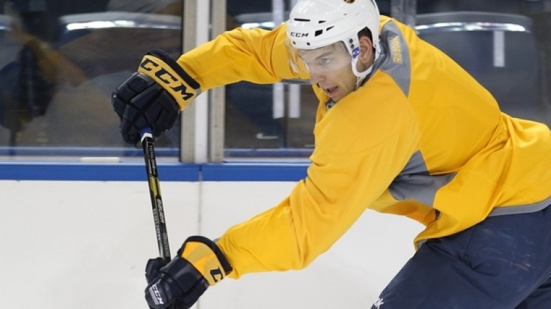 Zemgus Girgensons šoreiz noskatījās "Sabres" spēli no malas 
Foto: Mark Mulville / buffalonews.com