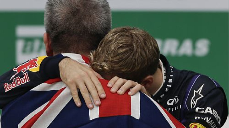 Fetels izplūst emocijās pēc finiša Brazīlijā
Foto: TT NYHETSBYRN/Scanpix