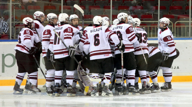 Latvijas U18 hokeja izlase 2011. gadā Rīgā izcīnīja ceļazīmi uz elites divīziju.
Foto: Mārtiņš Aiše