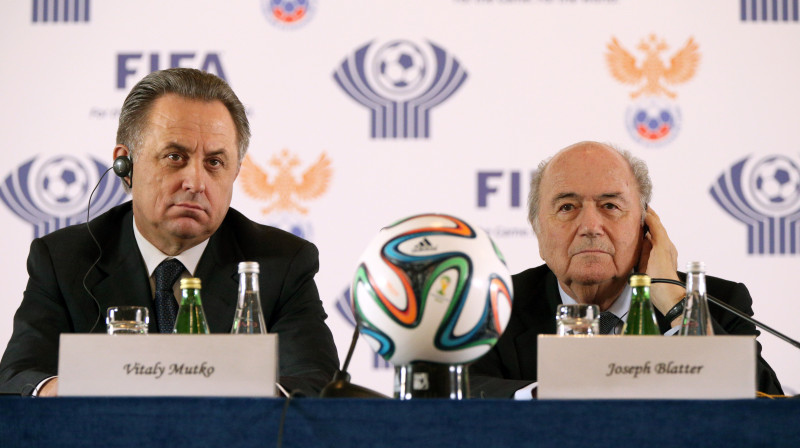 FIFA prezidents Zeps Blaters un Krievijas sporta ministrs Vitālijs Mutko 2014. gada 26. janvārī preses konferencē Sanktpēterburgā
Foto: ITAR-TASS/Scanpix